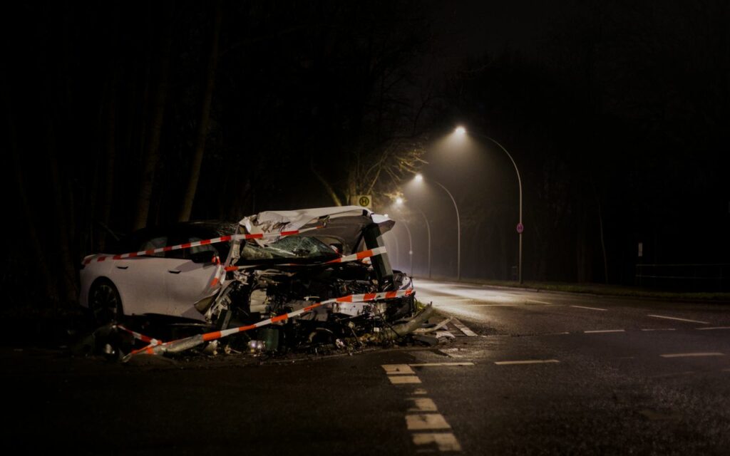 Mastering the First Impression: Your intriguing post title goes here A wrecked car after a crash on a dimly lit street in Berlin at night.